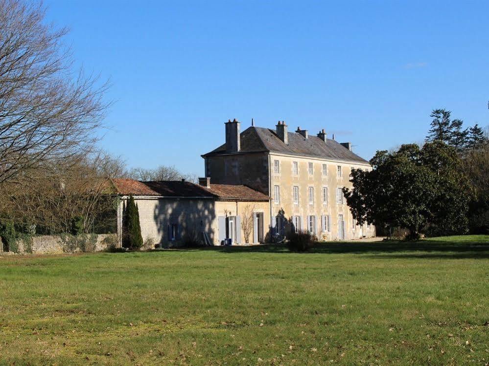 Chateau De La Touche Bed and Breakfast Savigny-Lévescault Exterior foto